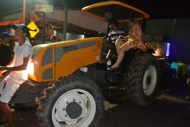 Corso e banda Nairê agitam a primeira noite de Carnaval em Campo Maior - Imagem 22