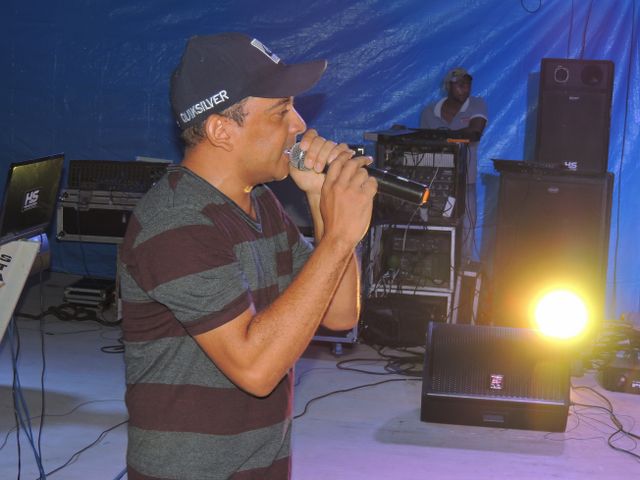 Público prestigia primeira noite de carnaval  - Imagem 22