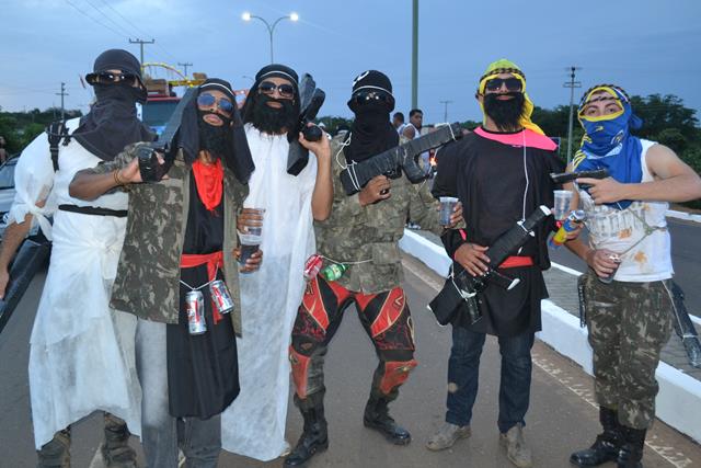 Venicio do Ó e prefeitos da região participam do corso em Valença   - Imagem 24