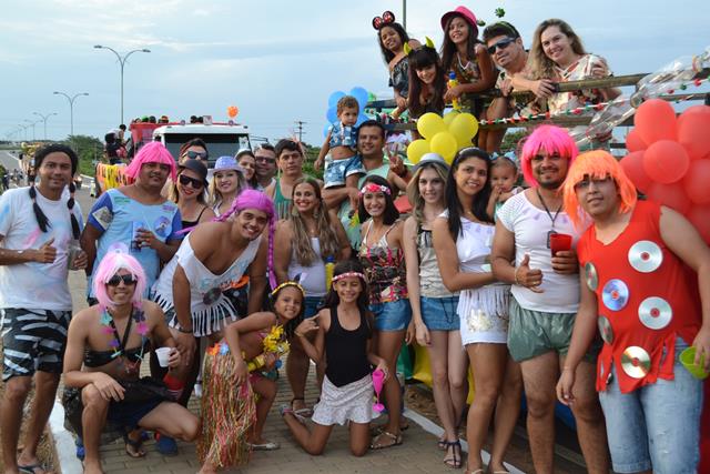 Venicio do Ó e prefeitos da região participam do corso em Valença   - Imagem 4