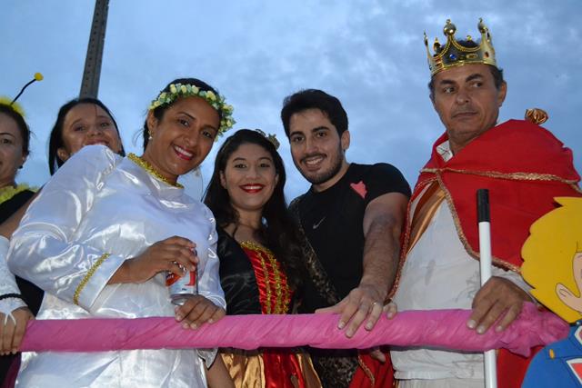 Venicio do Ó e prefeitos da região participam do corso em Valença   - Imagem 34