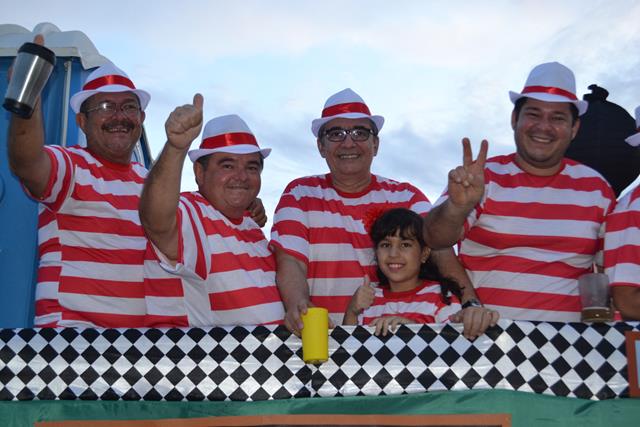 Venicio do Ó e prefeitos da região participam do corso em Valença   - Imagem 19