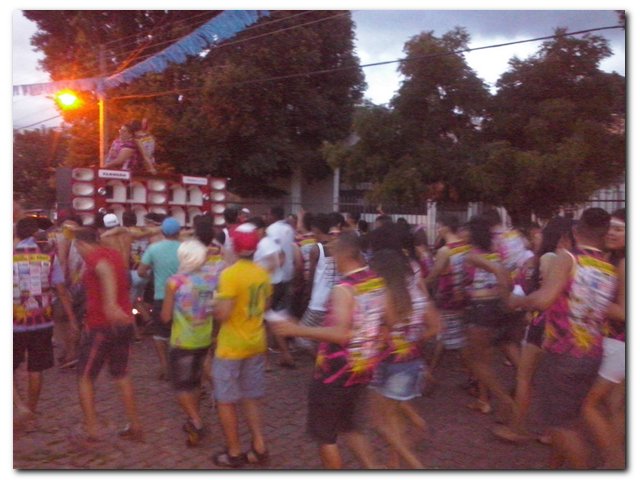 Desfile dos Blocos Só Amigos e Bota pra Moer animam o carnaval em Inhuma - Imagem 5