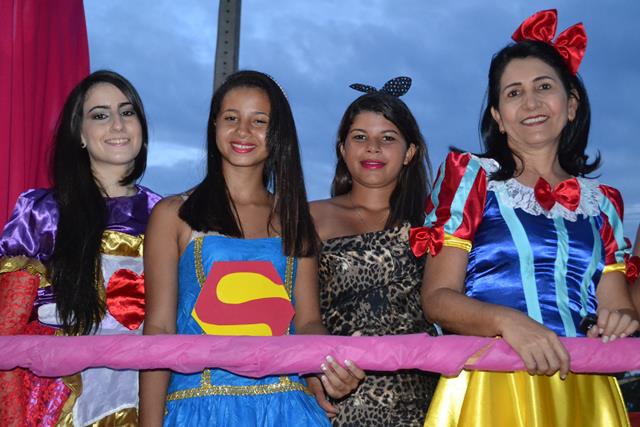 Venicio do Ó e prefeitos da região participam do corso em Valença   - Imagem 32