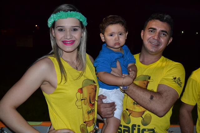 Venicio do Ó e prefeitos da região participam do corso em Valença   - Imagem 48