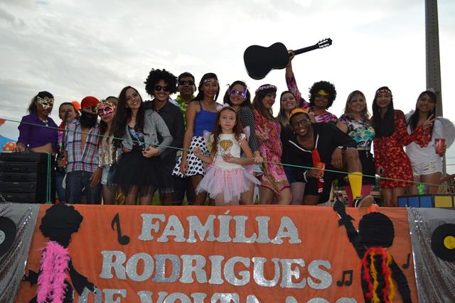 Venicio do Ó e prefeitos da região participam do corso em Valença   - Imagem 5