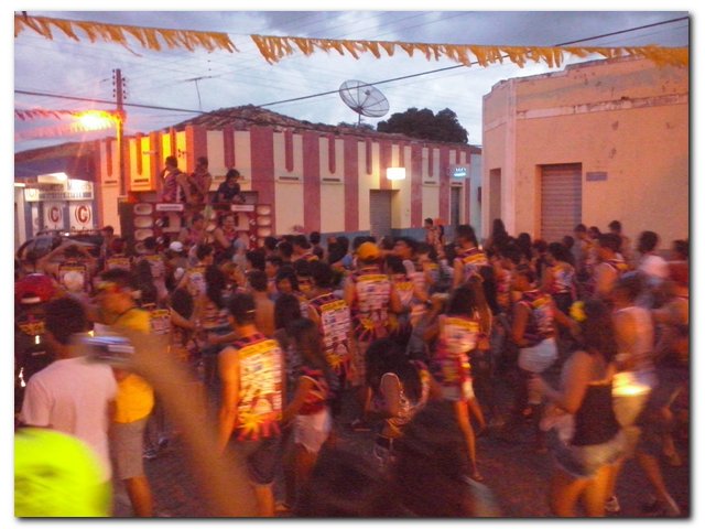 Desfile dos Blocos Só Amigos e Bota pra Moer animam o carnaval em Inhuma - Imagem 6