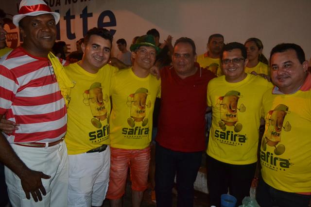 Venicio do Ó e prefeitos da região participam do corso em Valença   - Imagem 80