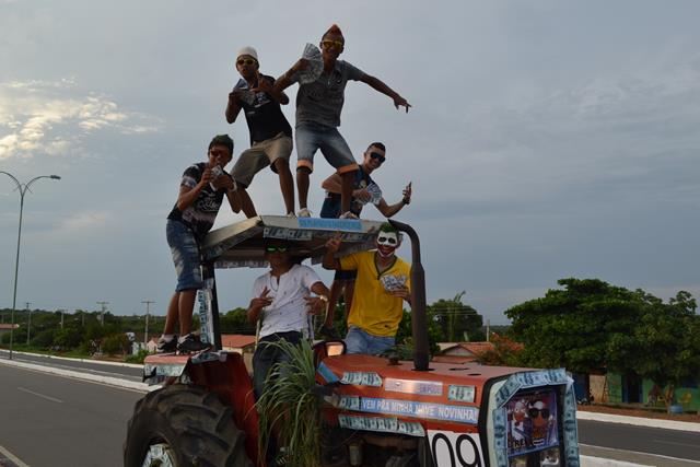 Venicio do Ó e prefeitos da região participam do corso em Valença   - Imagem 2