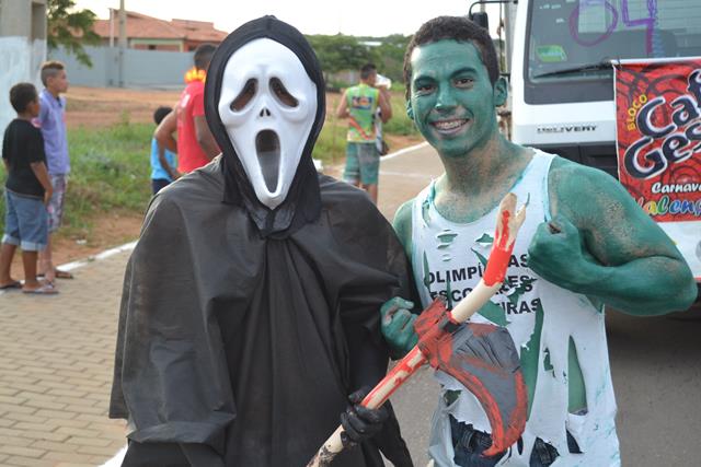 Venicio do Ó e prefeitos da região participam do corso em Valença   - Imagem 1