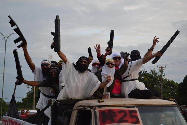 Venicio do Ó e prefeitos da região participam do corso em Valença   - Imagem 13