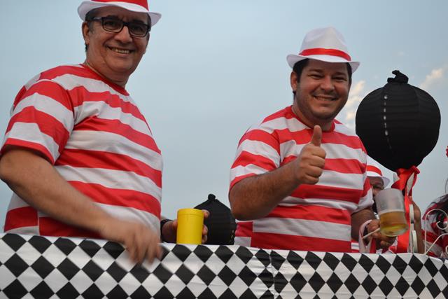 Venicio do Ó e prefeitos da região participam do corso em Valença   - Imagem 15