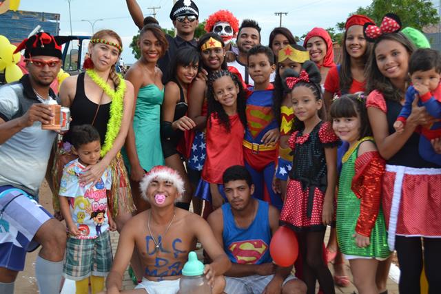 Venicio do Ó e prefeitos da região participam do corso em Valença   - Imagem 8