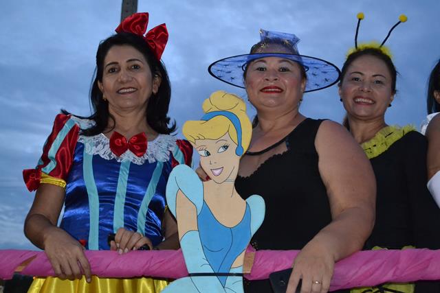 Venicio do Ó e prefeitos da região participam do corso em Valença   - Imagem 33