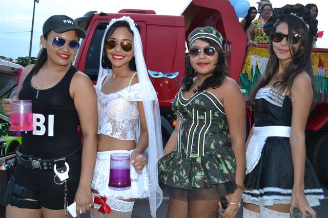 Venicio do Ó e prefeitos da região participam do corso em Valença   - Imagem 18