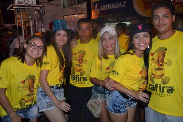 Venicio do Ó e prefeitos da região participam do corso em Valença   - Imagem 75