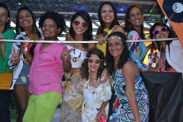 Venicio do Ó e prefeitos da região participam do corso em Valença   - Imagem 27