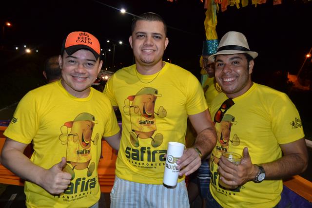 Venicio do Ó e prefeitos da região participam do corso em Valença   - Imagem 64