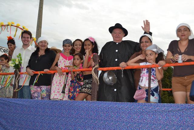 Venicio do Ó e prefeitos da região participam do corso em Valença   - Imagem 6