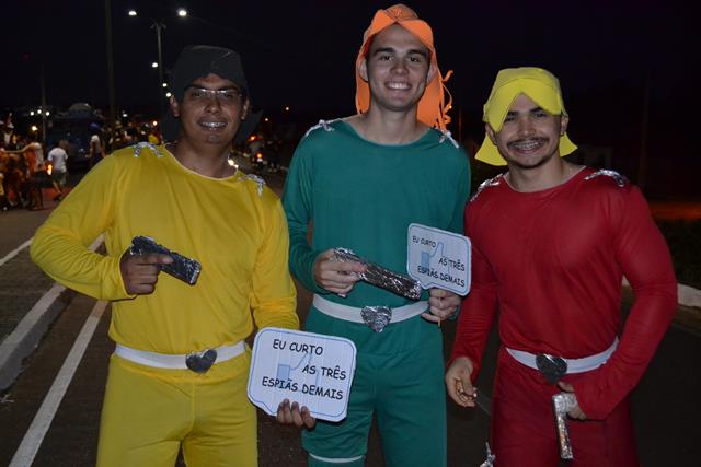 Venicio do Ó e prefeitos da região participam do corso em Valença   - Imagem 39