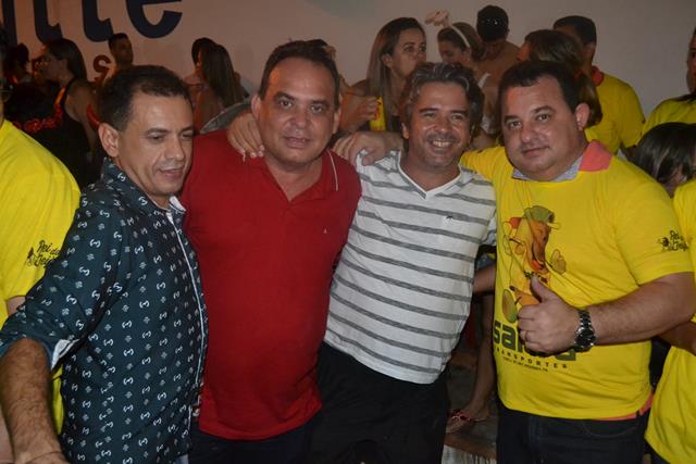 Venicio do Ó e prefeitos da região participam do corso em Valença   - Imagem 84