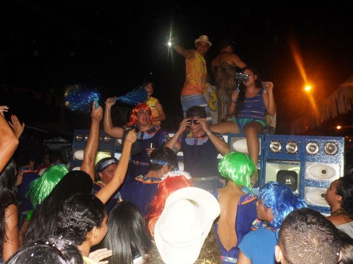 Bloco Os Gatões arrasta quase 25 mil pessoas para avenida - Imagem 25