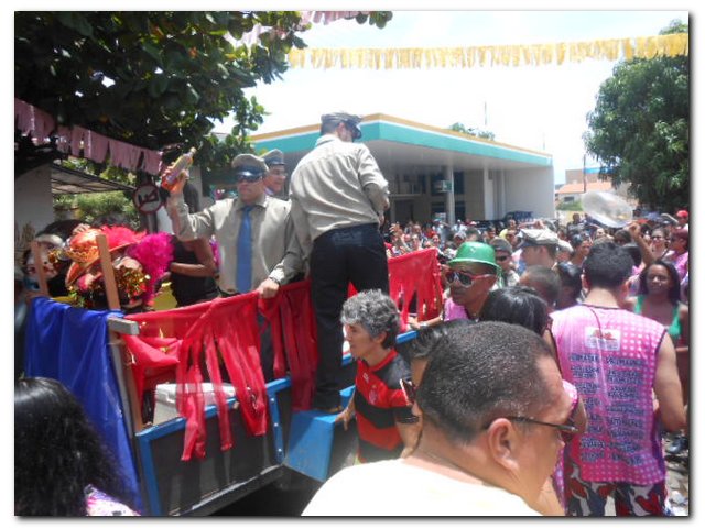 Bloco “Vai Quem Quer” arrasta multidão em Inhuma - Imagem 9