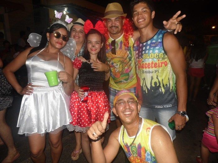 Bloco Os Gatões arrasta quase 25 mil pessoas para avenida - Imagem 17