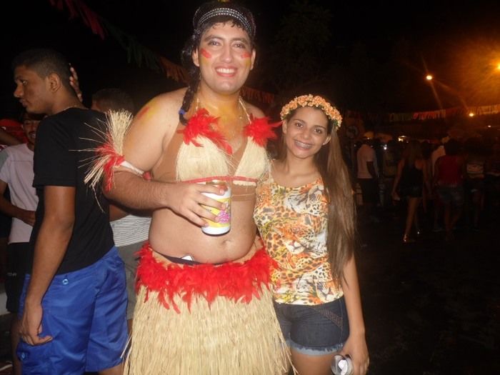 Bloco Os Gatões arrasta quase 25 mil pessoas para avenida - Imagem 53