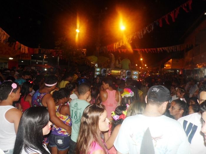 Bloco Os Gatões arrasta quase 25 mil pessoas para avenida - Imagem 28