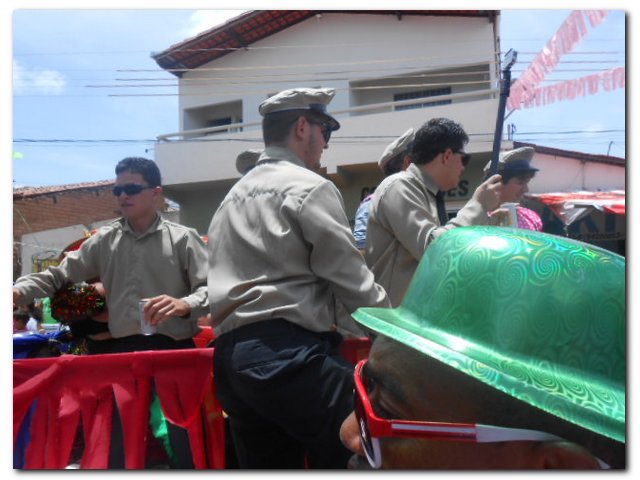 Bloco “Vai Quem Quer” arrasta multidão em Inhuma - Imagem 2
