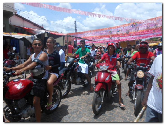 Bloco “Vai Quem Quer” arrasta multidão em Inhuma - Imagem 7