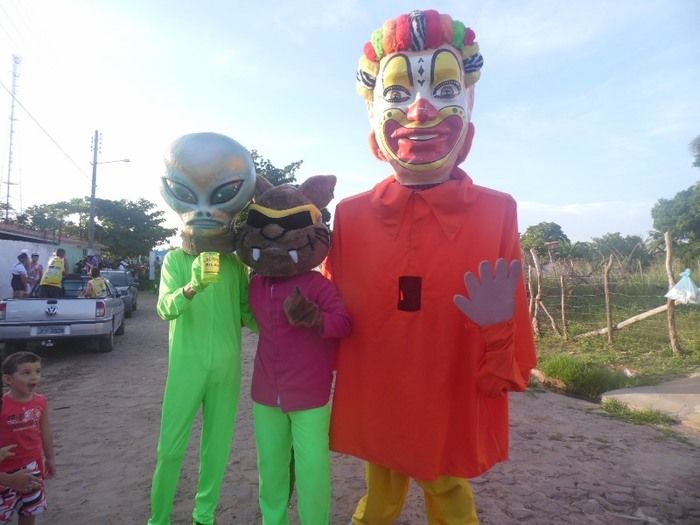 Bloco Os Gatões arrasta quase 25 mil pessoas para avenida - Imagem 11