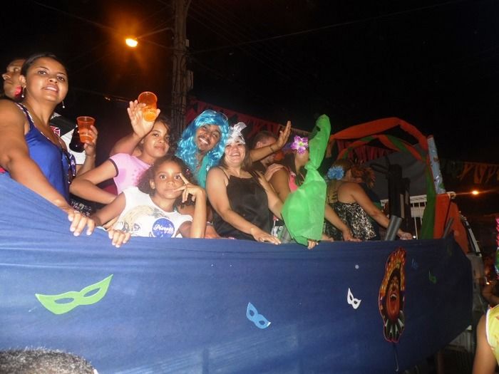 Bloco Os Gatões arrasta quase 25 mil pessoas para avenida - Imagem 39