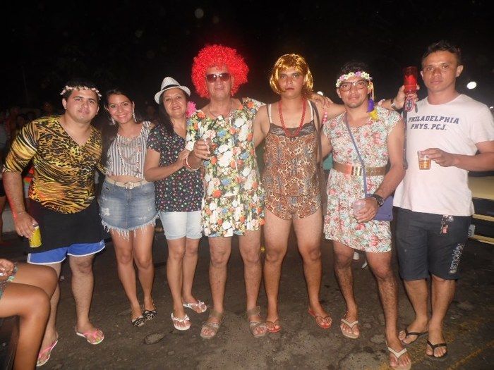 Bloco Os Gatões arrasta quase 25 mil pessoas para avenida - Imagem 48