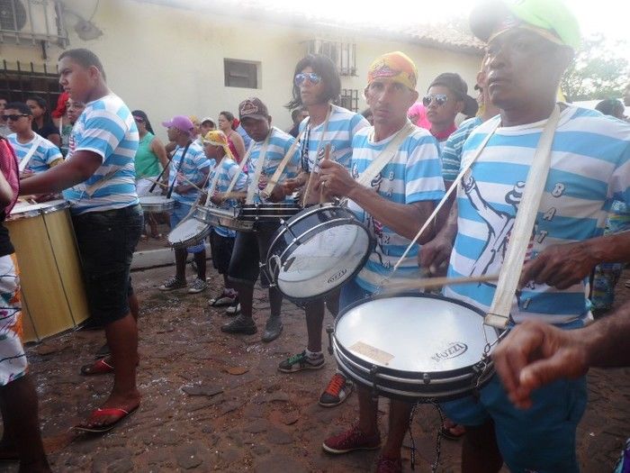 Bloco Os Gatões arrasta quase 25 mil pessoas para avenida - Imagem 3