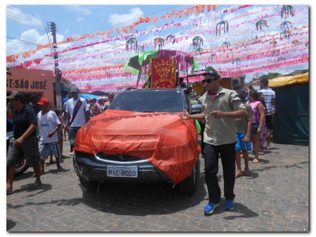 Bloco “Vai Quem Quer” arrasta multidão em Inhuma - Imagem 1