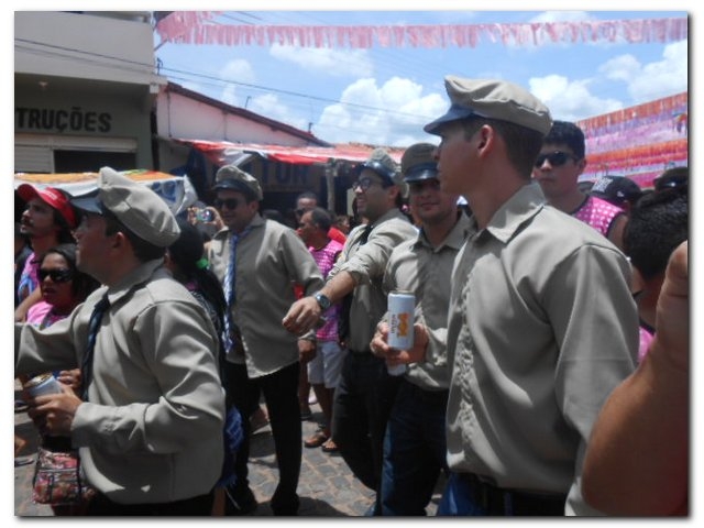 Bloco “Vai Quem Quer” arrasta multidão em Inhuma - Imagem 3