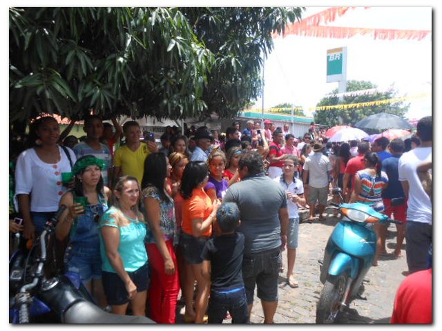 Bloco “Vai Quem Quer” arrasta multidão em Inhuma - Imagem 8