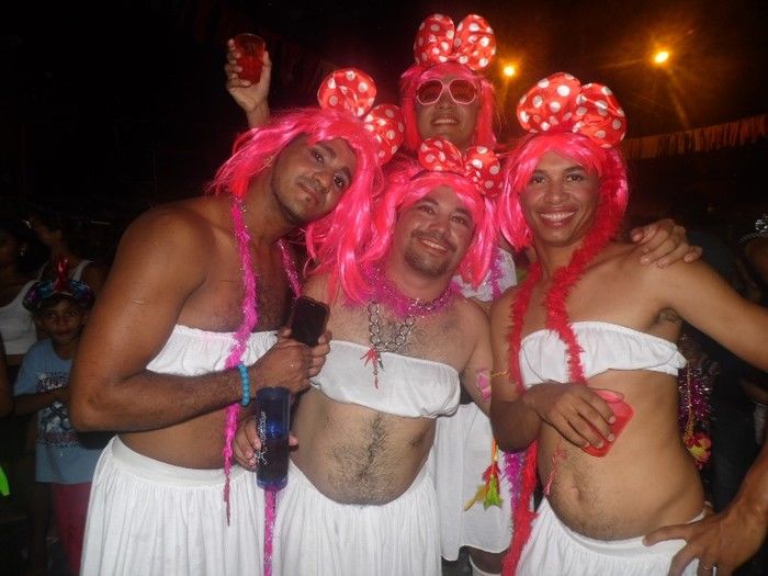 Bloco Os Gatões arrasta quase 25 mil pessoas para avenida - Imagem 30