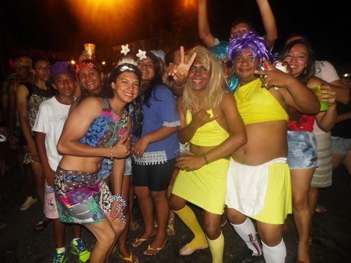 Bloco Os Gatões arrasta quase 25 mil pessoas para avenida - Imagem 41