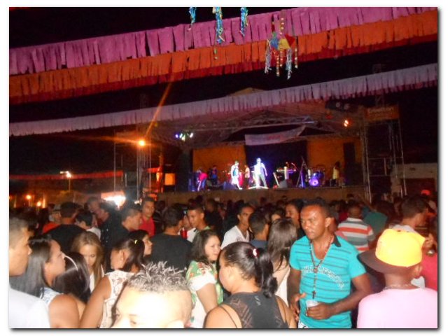 Terceira noite de Carnaval em Inhuma atrai muitos foliões - Imagem 6