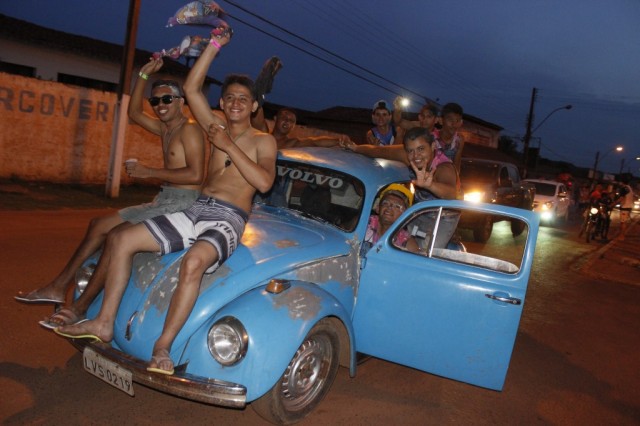 Blocos de rua animam segundo dia de carnaval em Miguel Alves - Imagem 13