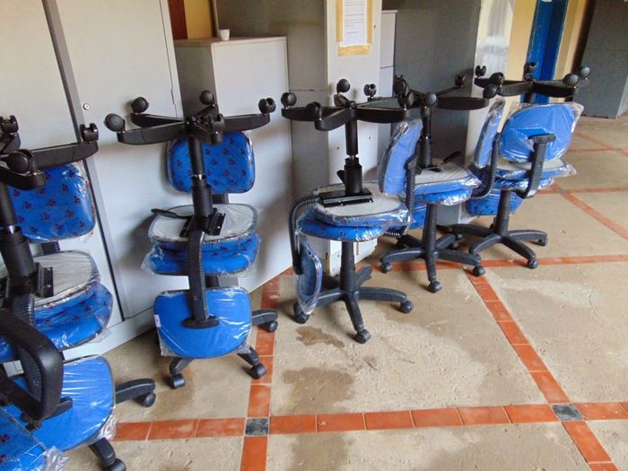 Prefeitura entrega cadeiras e mesas para as Secretarias - Imagem 3