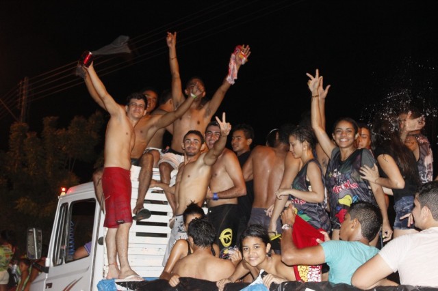 Blocos de rua animam segundo dia de carnaval em Miguel Alves - Imagem 17