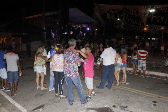 Blocos de rua animam segundo dia de carnaval em Miguel Alves - Imagem 25