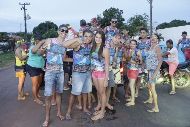 Blocos de rua animam segundo dia de carnaval em Miguel Alves - Imagem 9