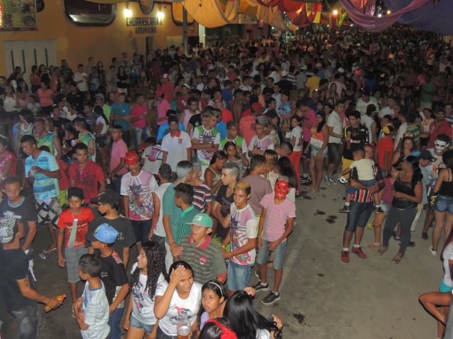 Público surpreende na primeira noite de Carnaval de Pedro II - Imagem 24