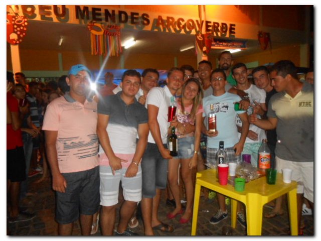 Terceira noite de Carnaval em Inhuma atrai muitos foliões - Imagem 21