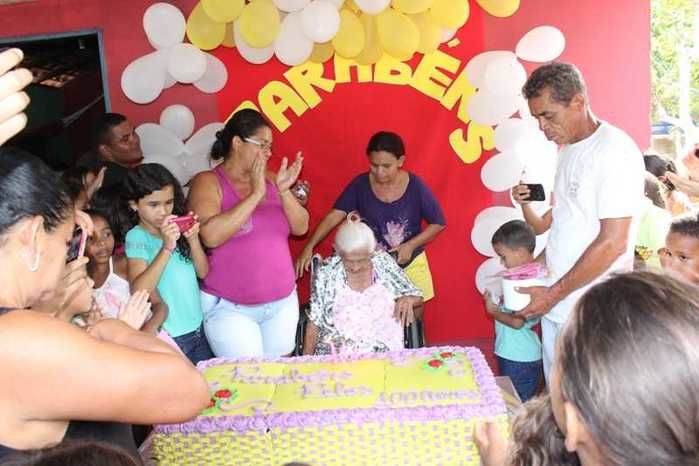 Senhora completa 100 anos e recebe homenagem surpresa família em São João do Arraial - Imagem 7